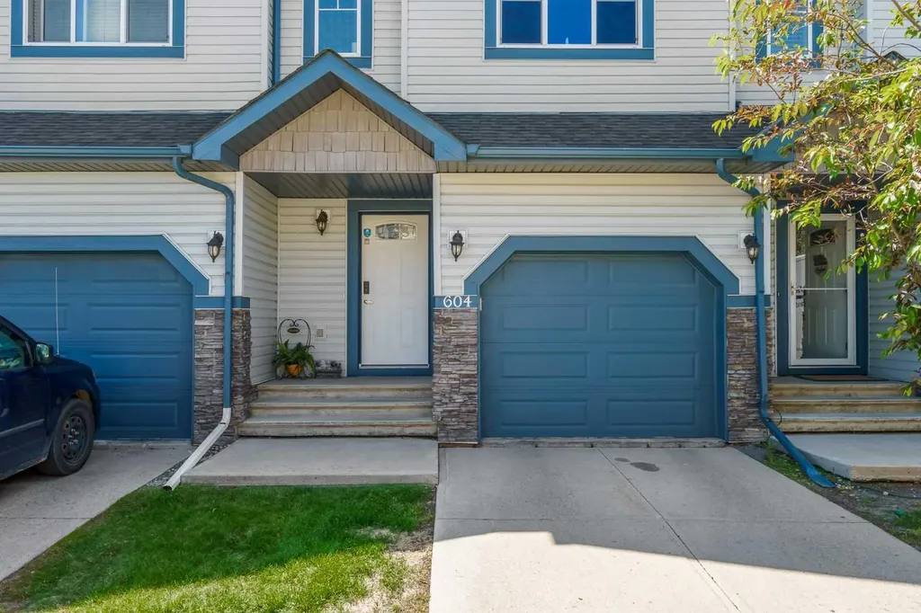 620 Luxstone Landing SW Airdrie AB T4B 0B6