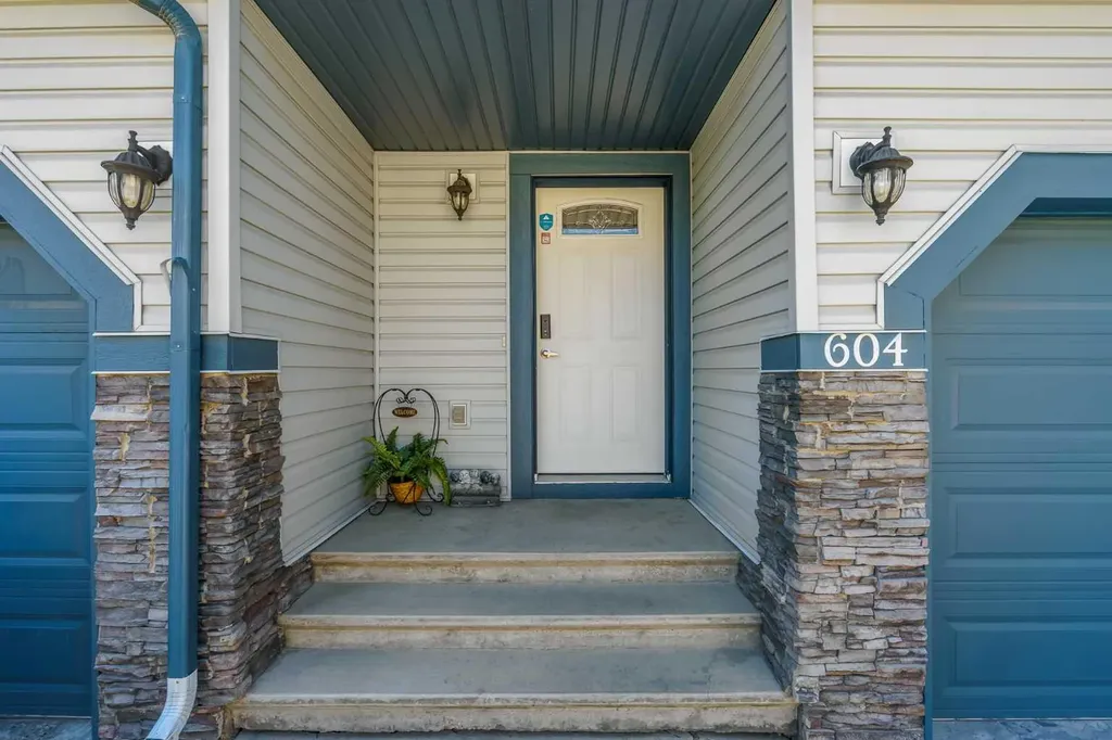 620 Luxstone Landing SW Airdrie AB T4B 0B6