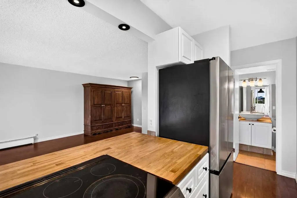 1814 18 Street SW Calgary AB T2T 4T1