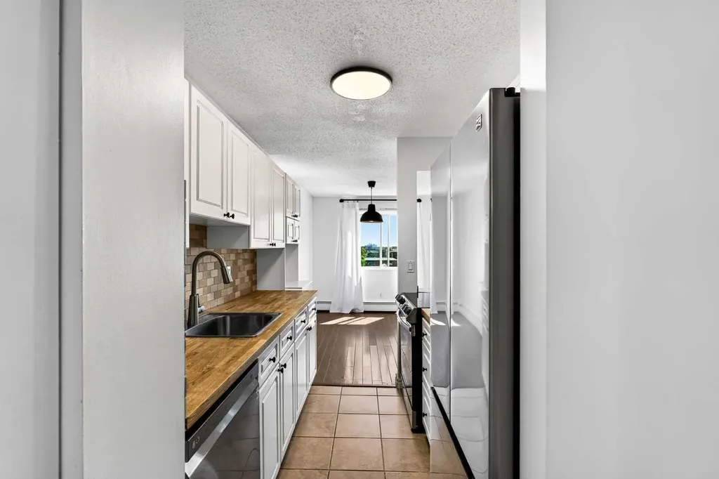 1814 18 Street SW Calgary AB T2T 4T1