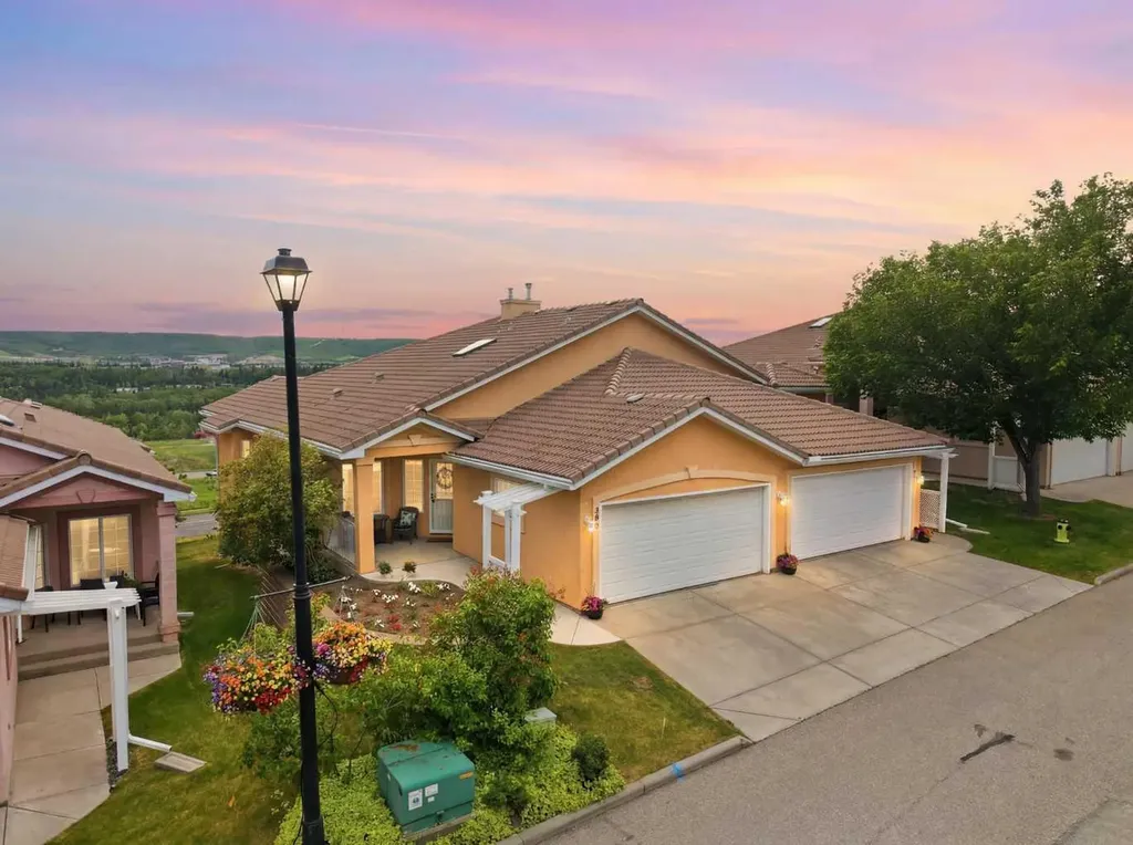 206 Scimitar Heath NW Calgary AB T3L 2E1