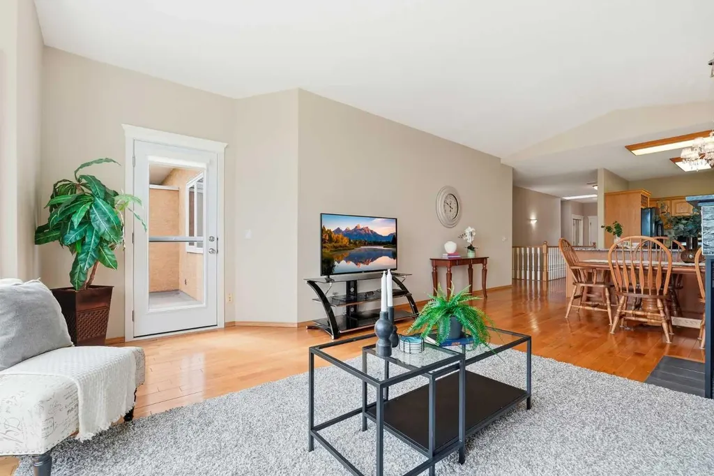 206 Scimitar Heath NW Calgary AB T3L 2E1