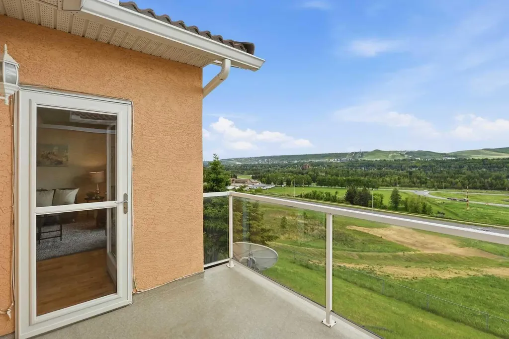 206 Scimitar Heath NW Calgary AB T3L 2E1