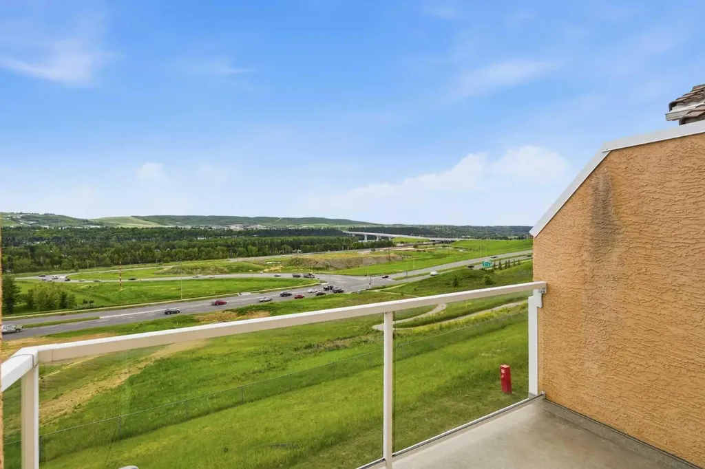 206 Scimitar Heath NW Calgary AB T3L 2E1