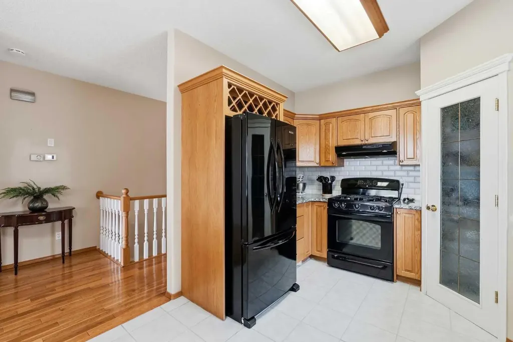 206 Scimitar Heath NW Calgary AB T3L 2E1