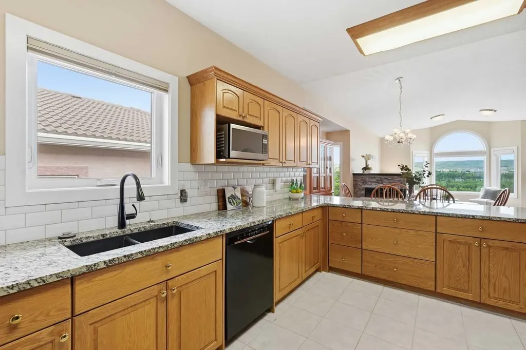 206 Scimitar Heath NW Calgary AB T3L 2E1