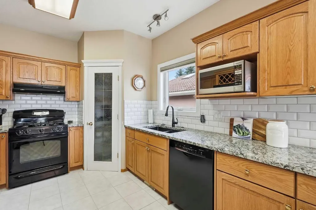 206 Scimitar Heath NW Calgary AB T3L 2E1