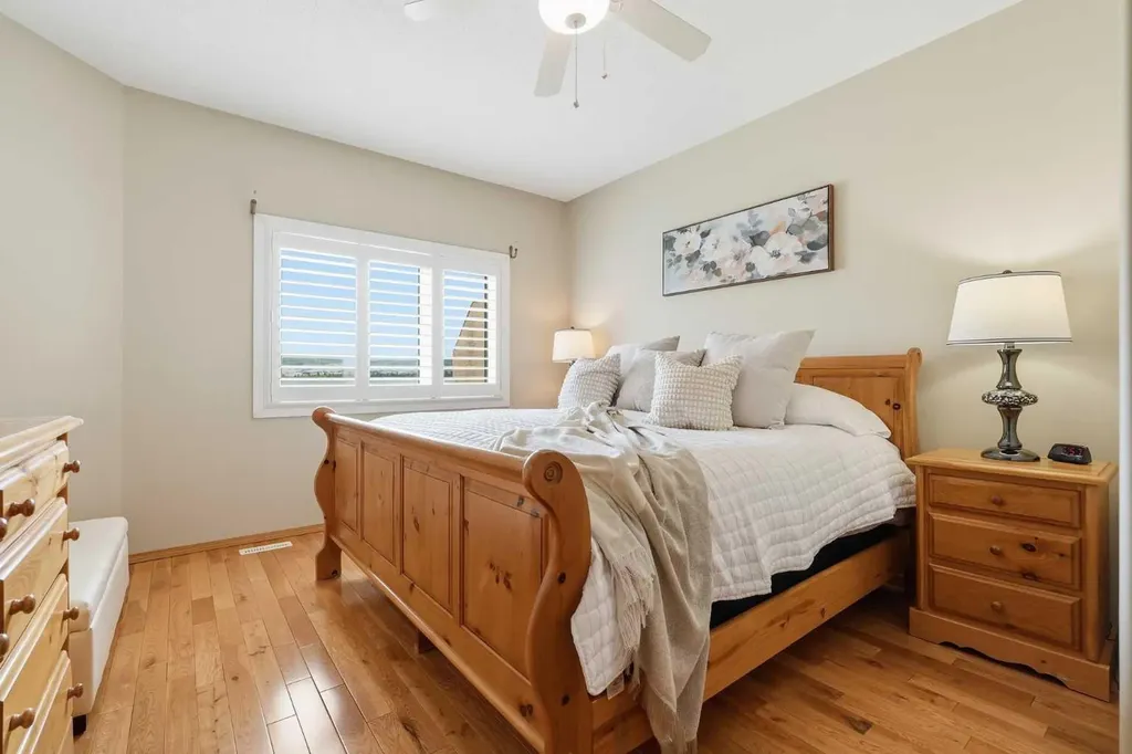 206 Scimitar Heath NW Calgary AB T3L 2E1