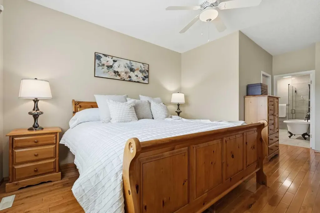 206 Scimitar Heath NW Calgary AB T3L 2E1