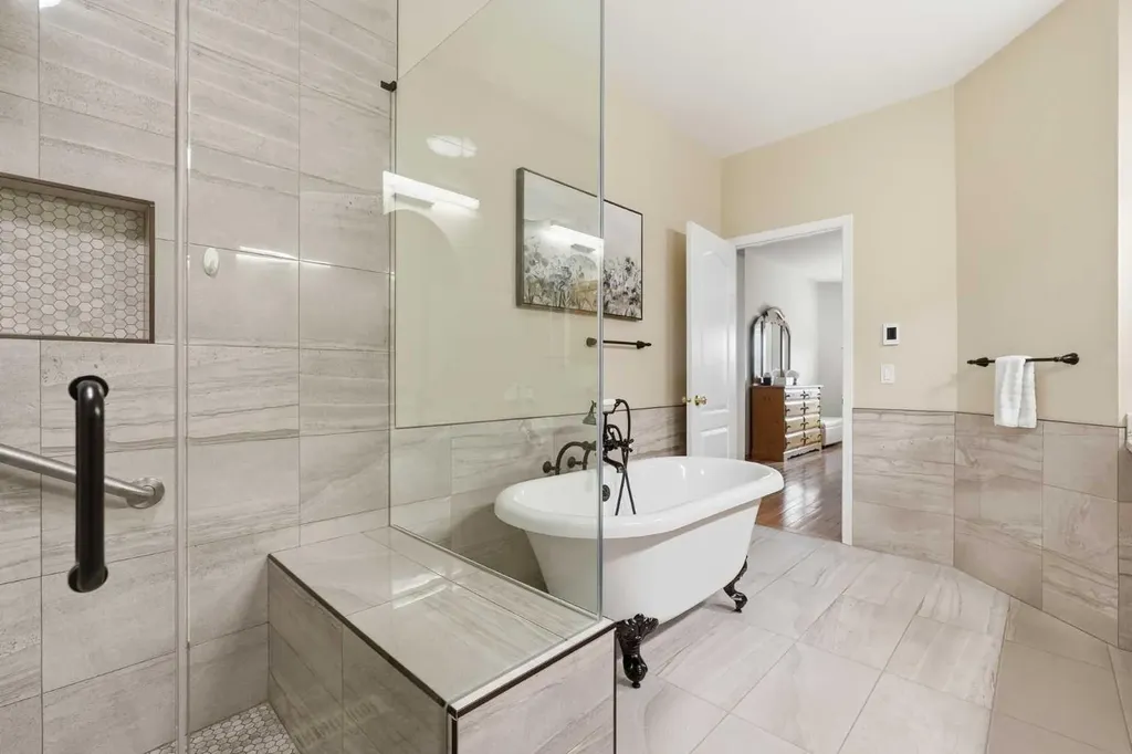 206 Scimitar Heath NW Calgary AB T3L 2E1