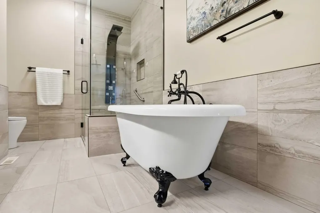 206 Scimitar Heath NW Calgary AB T3L 2E1