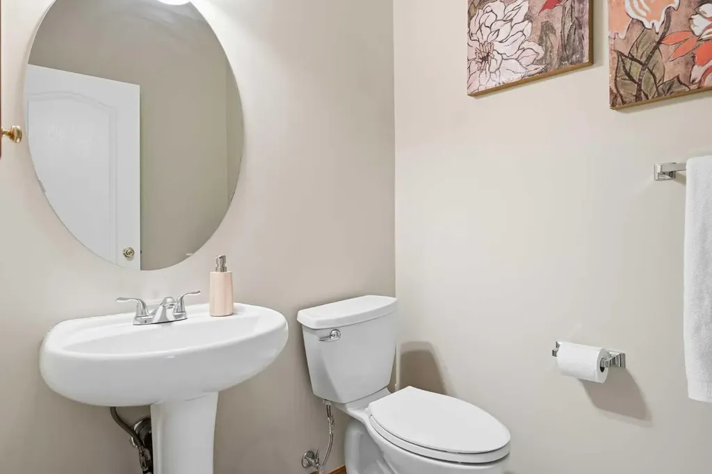 206 Scimitar Heath NW Calgary AB T3L 2E1