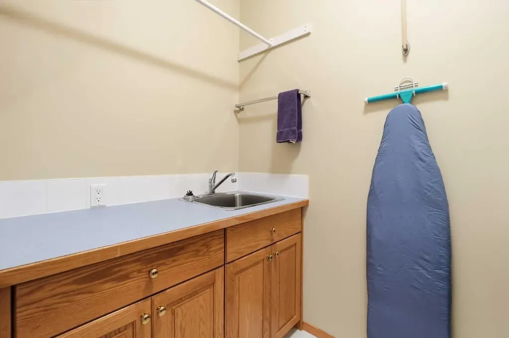 206 Scimitar Heath NW Calgary AB T3L 2E1