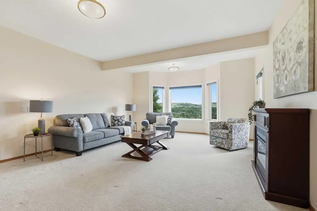 206 Scimitar Heath NW Calgary AB T3L 2E1