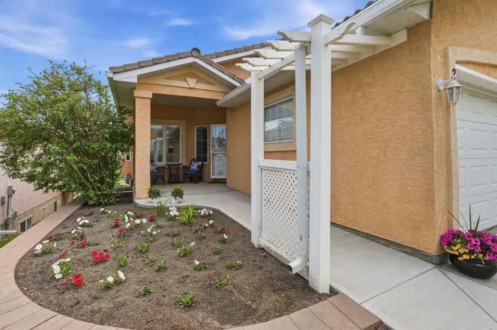 206 Scimitar Heath NW Calgary AB T3L 2E1