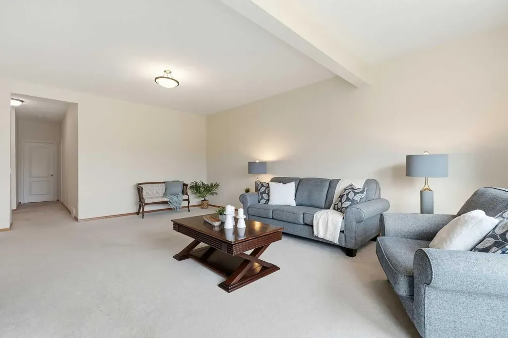 206 Scimitar Heath NW Calgary AB T3L 2E1