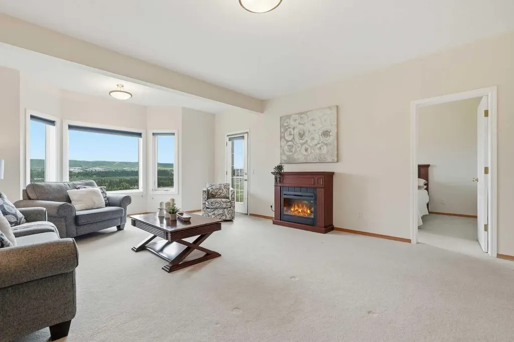 206 Scimitar Heath NW Calgary AB T3L 2E1