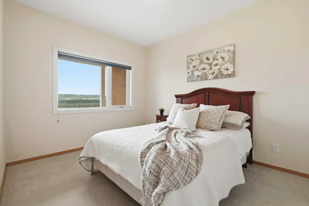 206 Scimitar Heath NW Calgary AB T3L 2E1