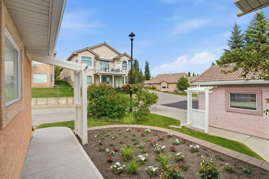 206 Scimitar Heath NW Calgary AB T3L 2E1
