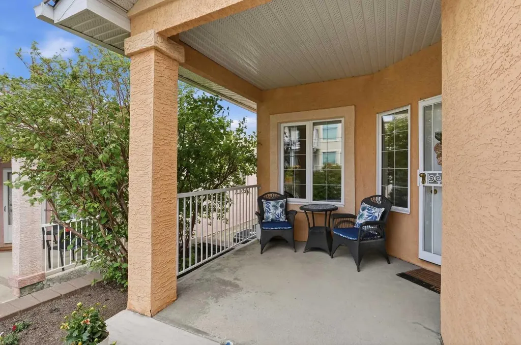 206 Scimitar Heath NW Calgary AB T3L 2E1