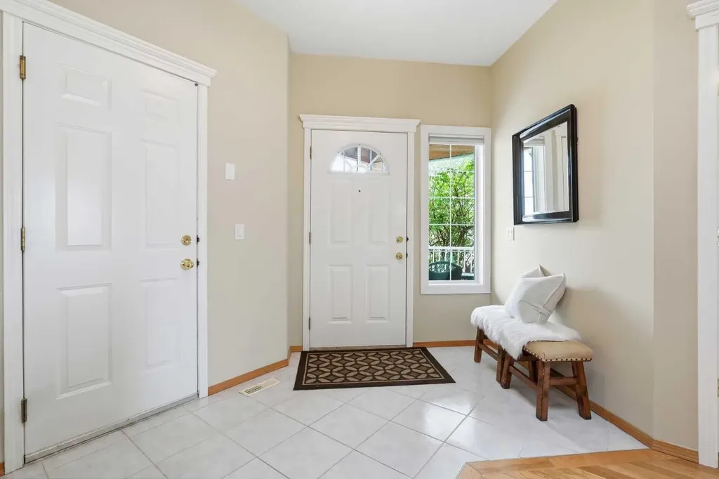 206 Scimitar Heath NW Calgary AB T3L 2E1