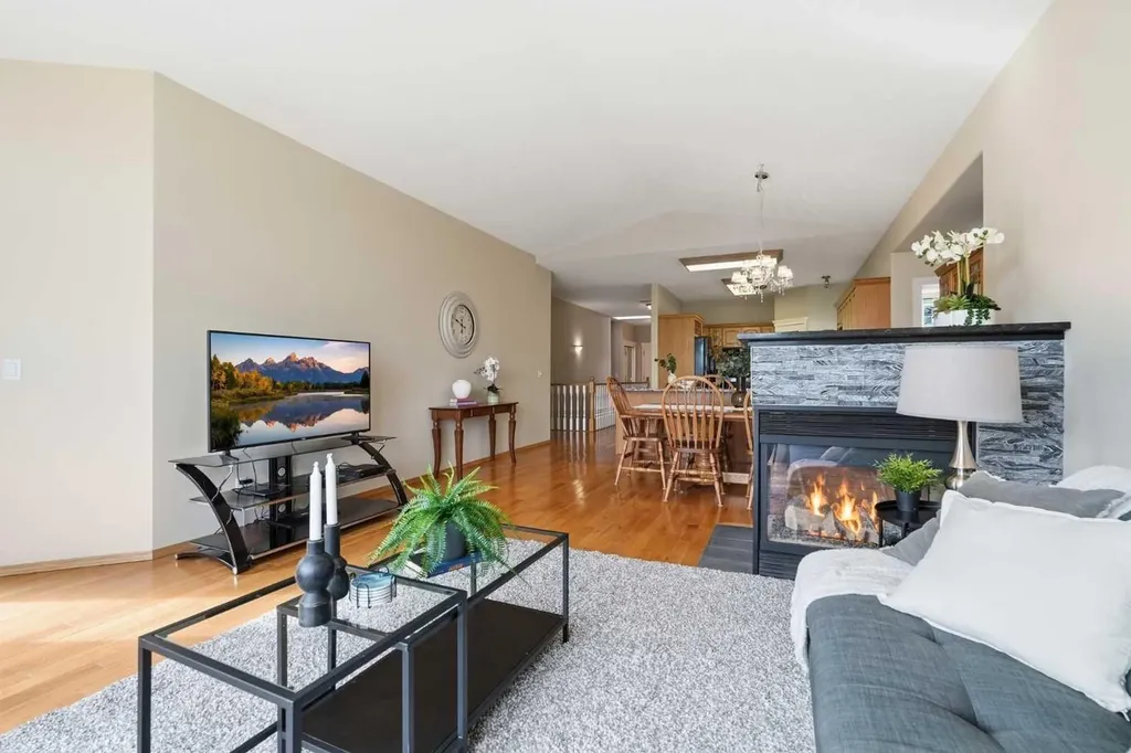 206 Scimitar Heath NW Calgary AB T3L 2E1