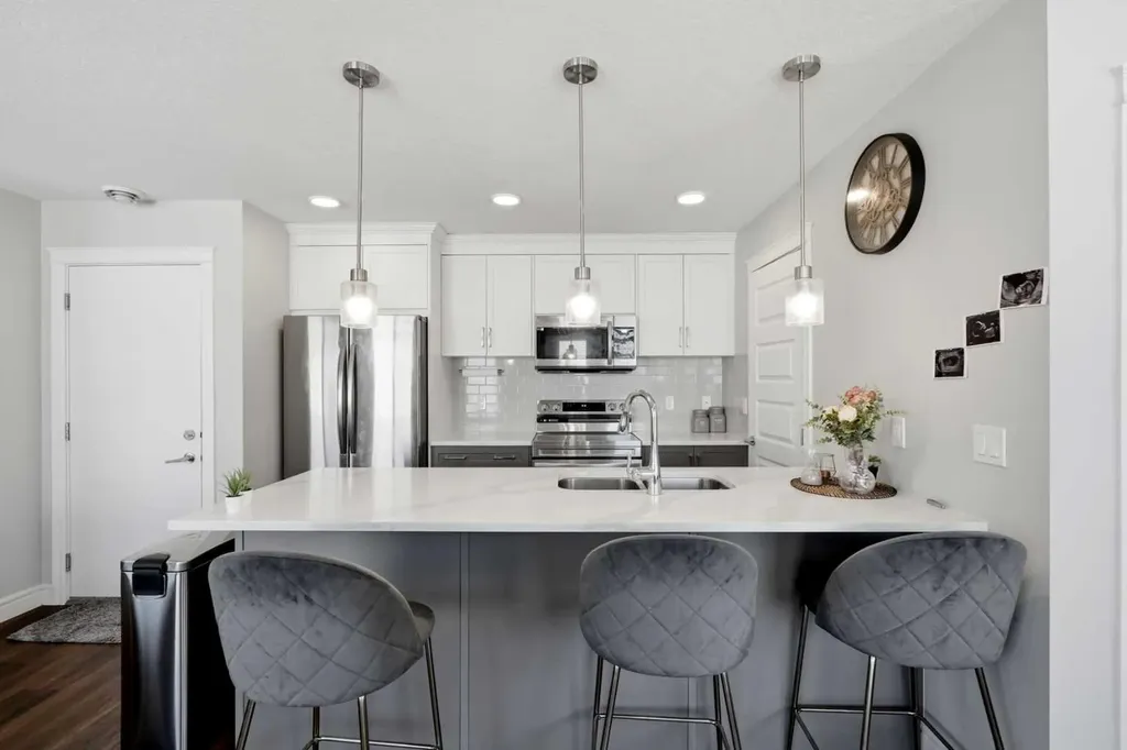 10060 46 Street NE Calgary AB T3J 2H8