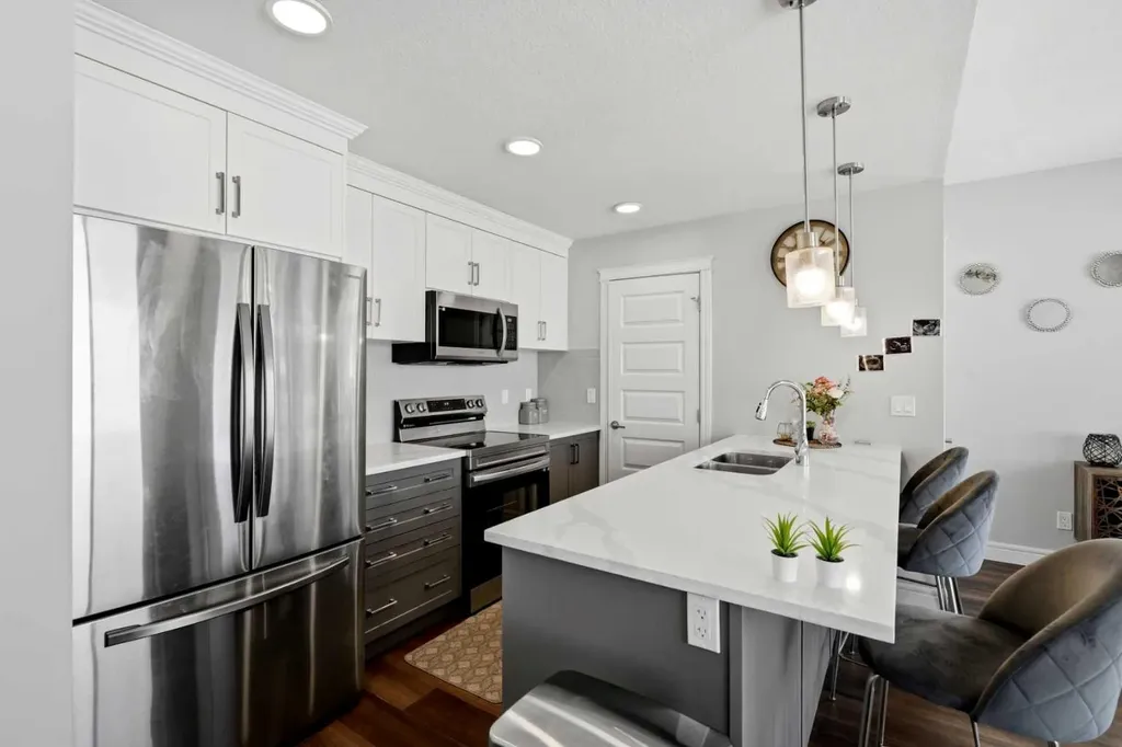 10060 46 Street NE Calgary AB T3J 2H8