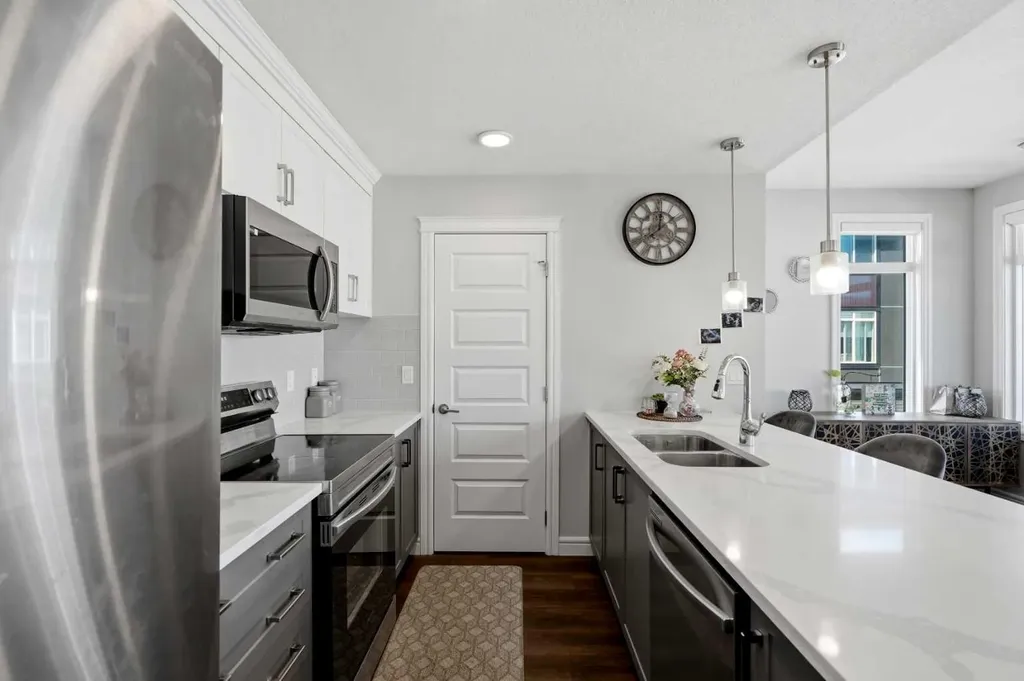 10060 46 Street NE Calgary AB T3J 2H8