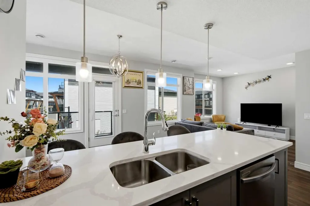 10060 46 Street NE Calgary AB T3J 2H8