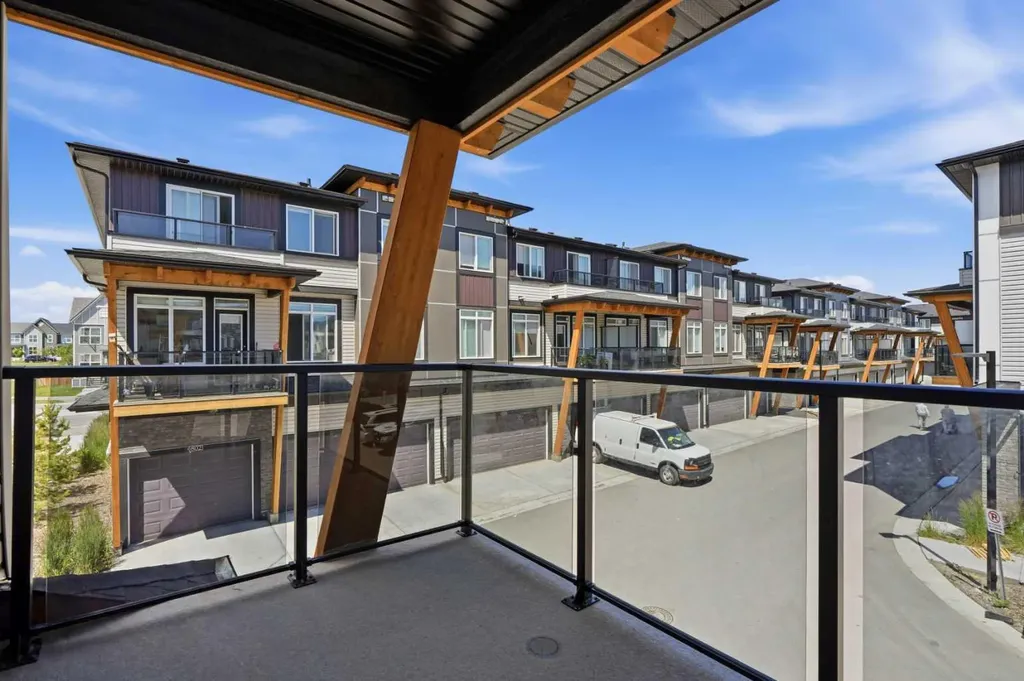 10060 46 Street NE Calgary AB T3J 2H8