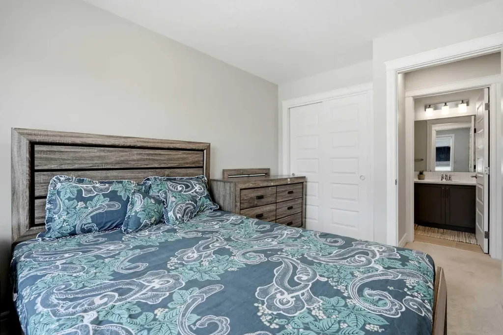 10060 46 Street NE Calgary AB T3J 2H8