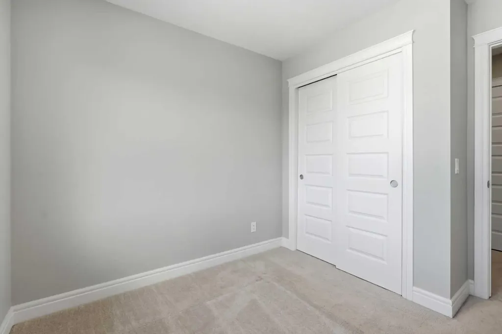 10060 46 Street NE Calgary AB T3J 2H8