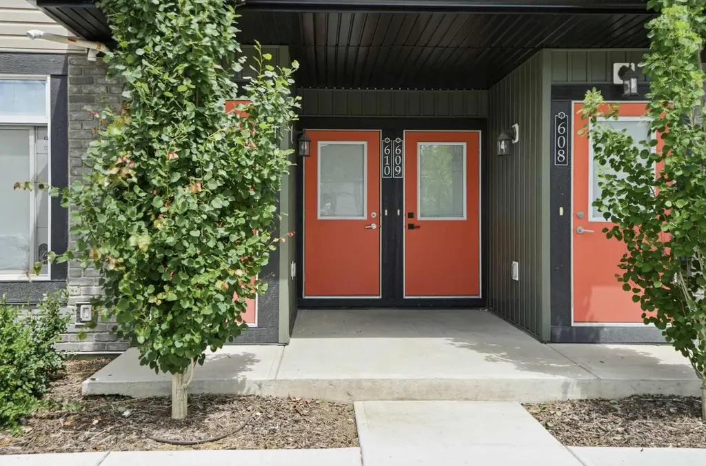 10060 46 Street NE Calgary AB T3J 2H8