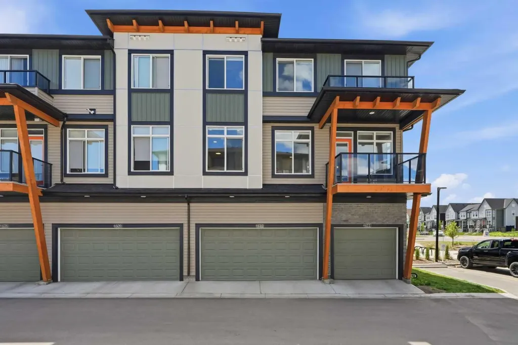 10060 46 Street NE Calgary AB T3J 2H8