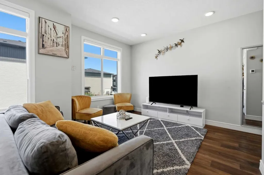 10060 46 Street NE Calgary AB T3J 2H8