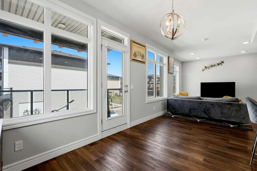 10060 46 Street NE Calgary AB T3J 2H8