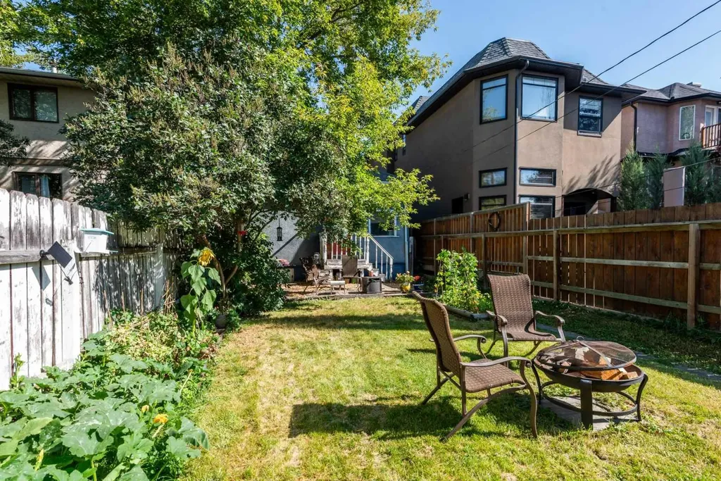 2213 8 Avenue SE Calgary AB T2G 0P2
