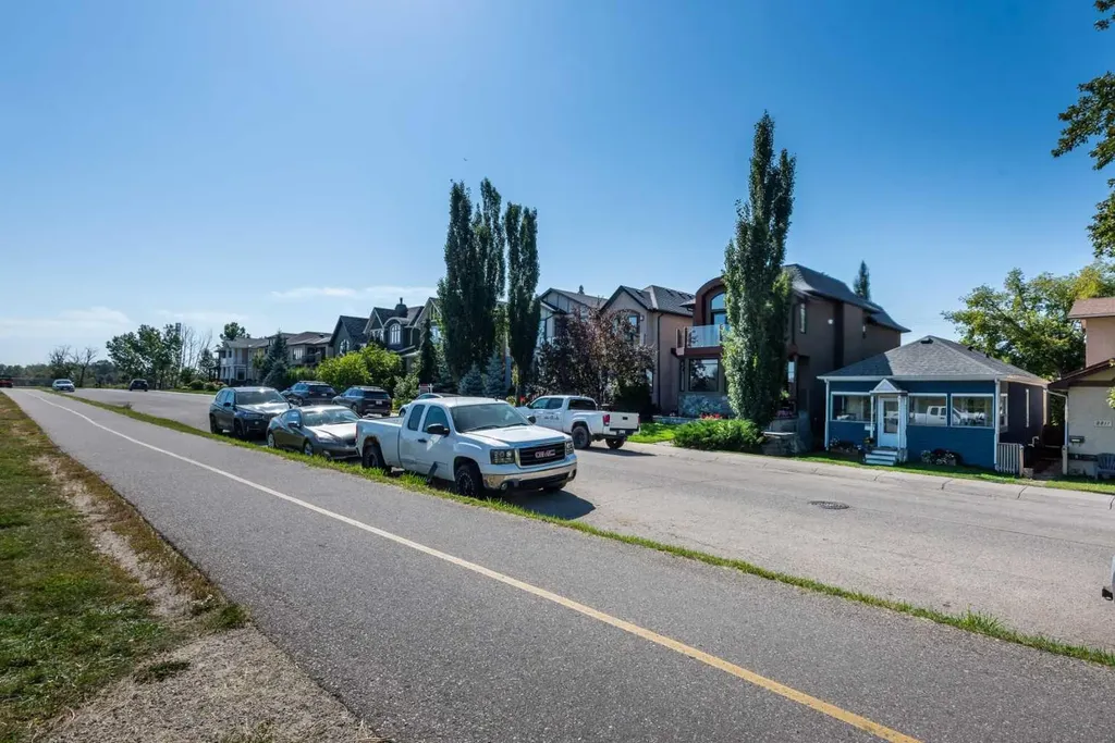 2213 8 Avenue SE Calgary AB T2G 0P2