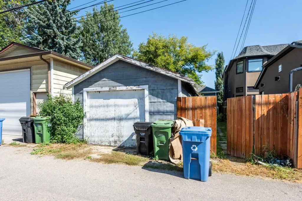 2213 8 Avenue SE Calgary AB T2G 0P2
