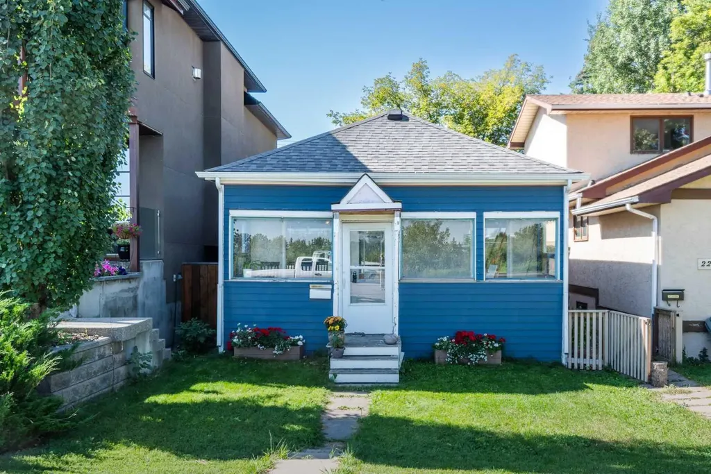 2213 8 Avenue SE Calgary AB T2G 0P2