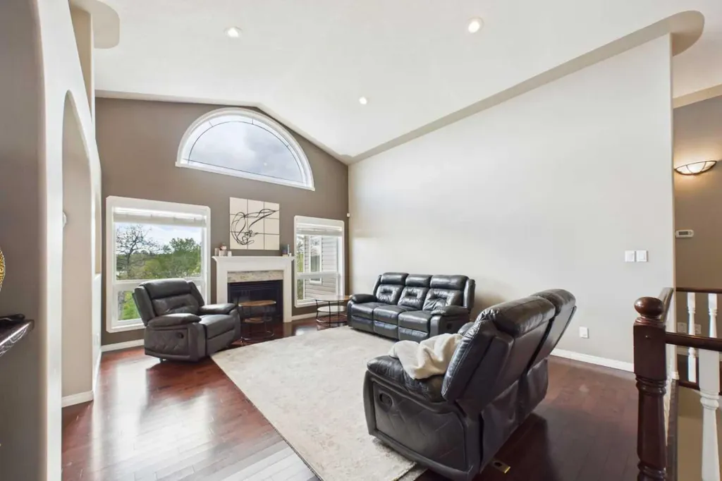 32 Lakes Close Lacombe AB T4L 1S4