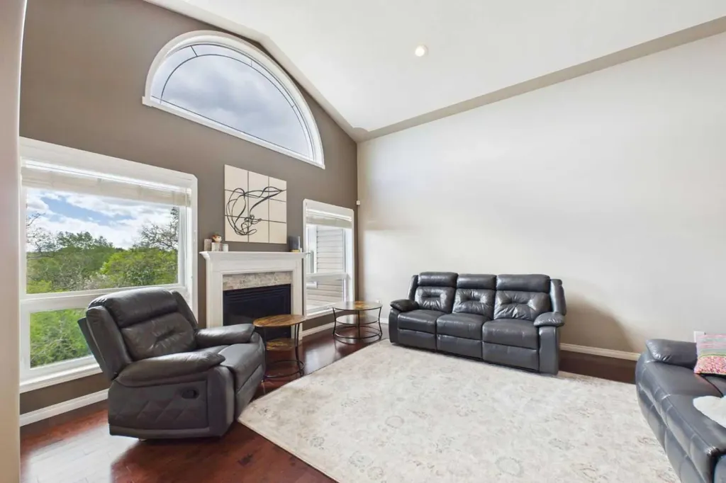 32 Lakes Close Lacombe AB T4L 1S4