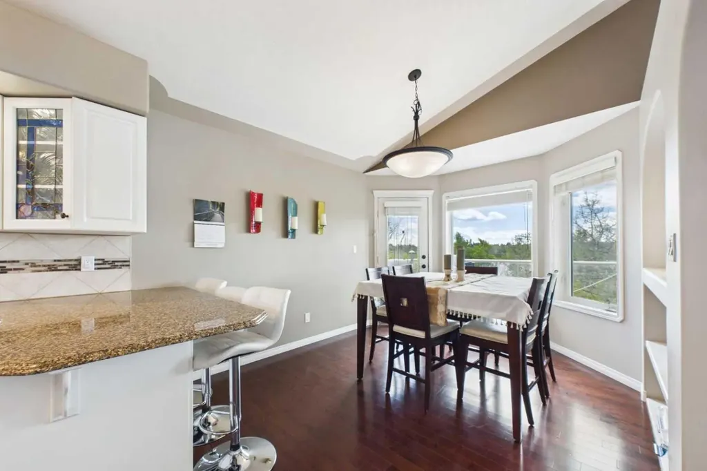 32 Lakes Close Lacombe AB T4L 1S4