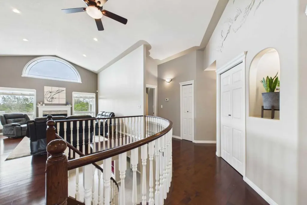 32 Lakes Close Lacombe AB T4L 1S4