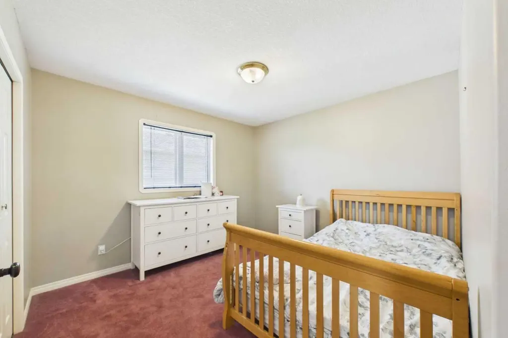 32 Lakes Close Lacombe AB T4L 1S4