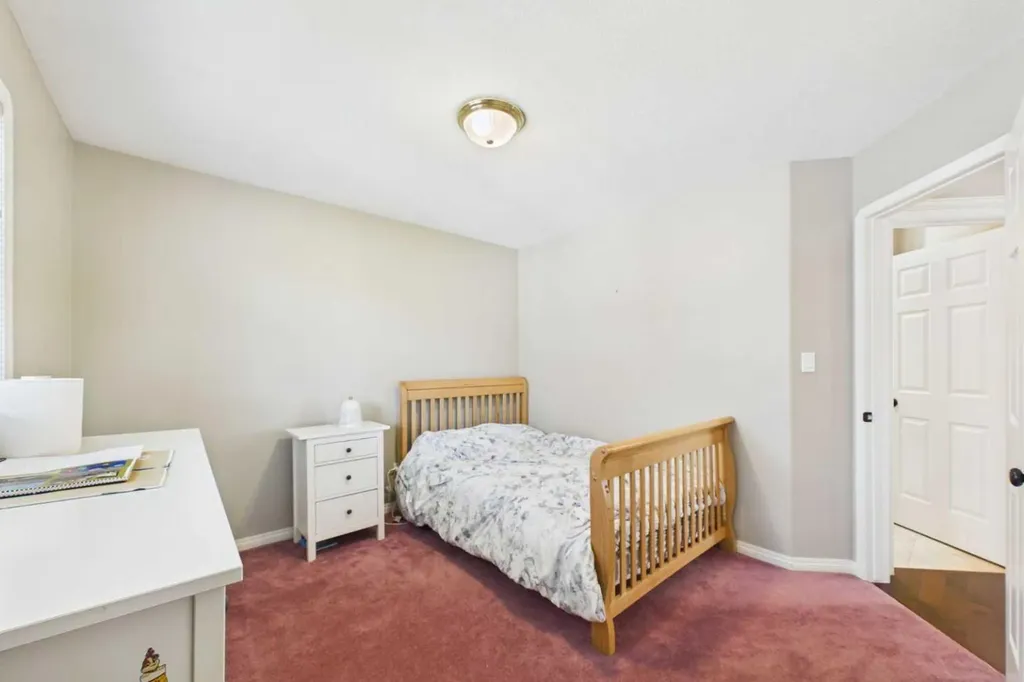 32 Lakes Close Lacombe AB T4L 1S4