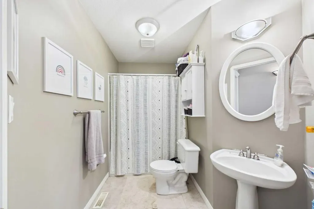 32 Lakes Close Lacombe AB T4L 1S4