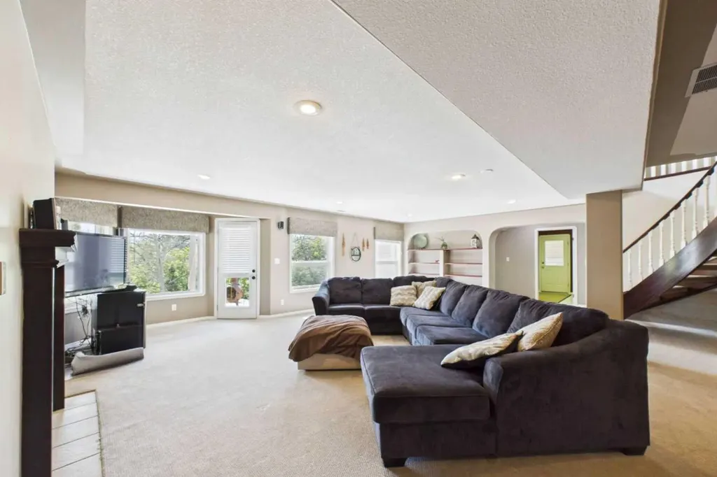 32 Lakes Close Lacombe AB T4L 1S4
