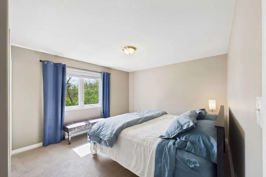 32 Lakes Close Lacombe AB T4L 1S4
